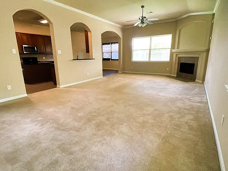 1014 Spring Lakes Haven Dr — Photo 2