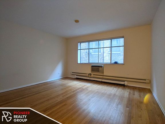 4th image of 618 W Wrightwood Ave #308