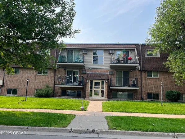 1711 21st Ave S APT 107, Grand Forks, ND 58201