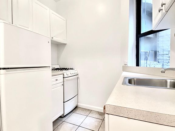 2nd image of 335 E 92nd St APT 2B
