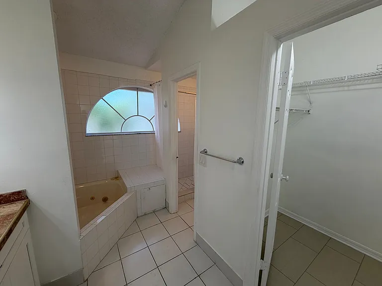 3780 Amalfi Dr — Photo 47