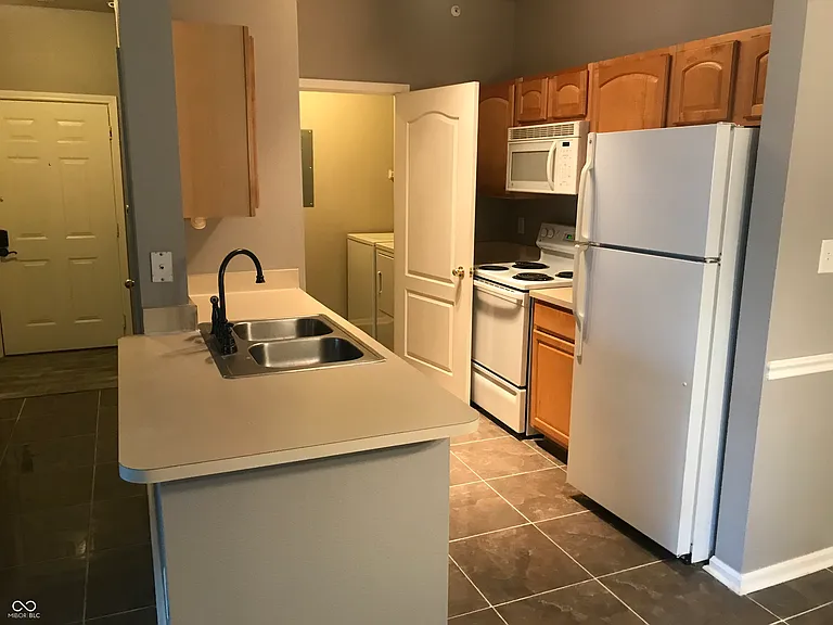 12880 University Cres #3B — Photo 5
