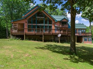 102 Taylor Ct, Mayfield, NY 12117