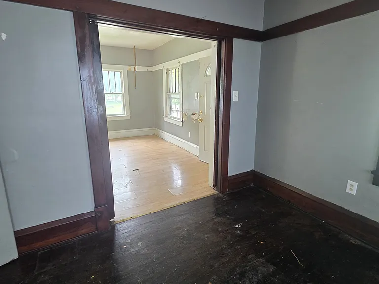 1303 E Hickory St — Photo 28