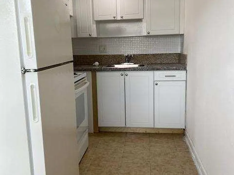 123 Erie St — Photo 16