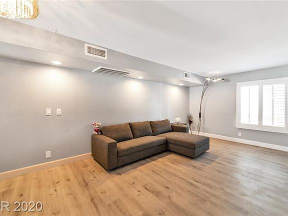 5th image of 6029 Vegas Dr