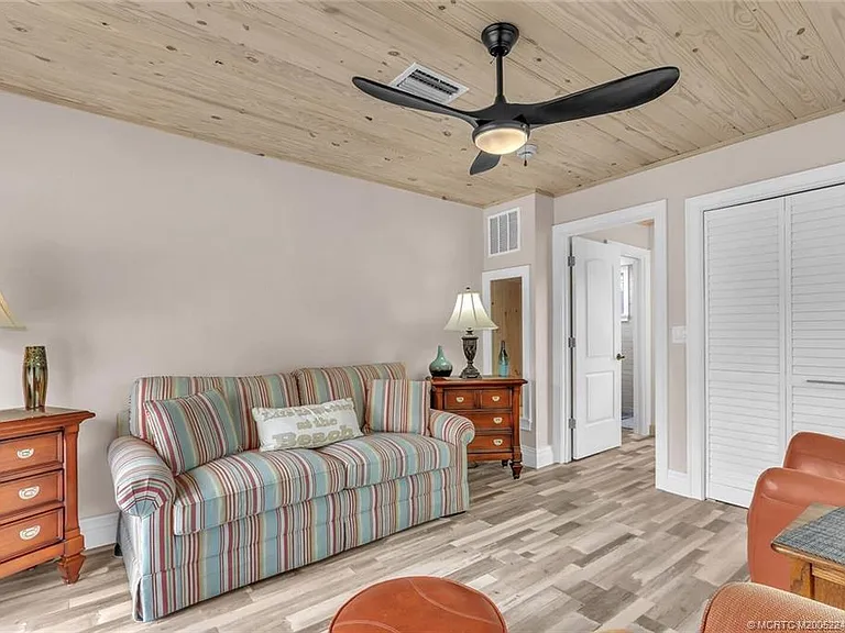 64 NE Acacia Trl — Photo 20