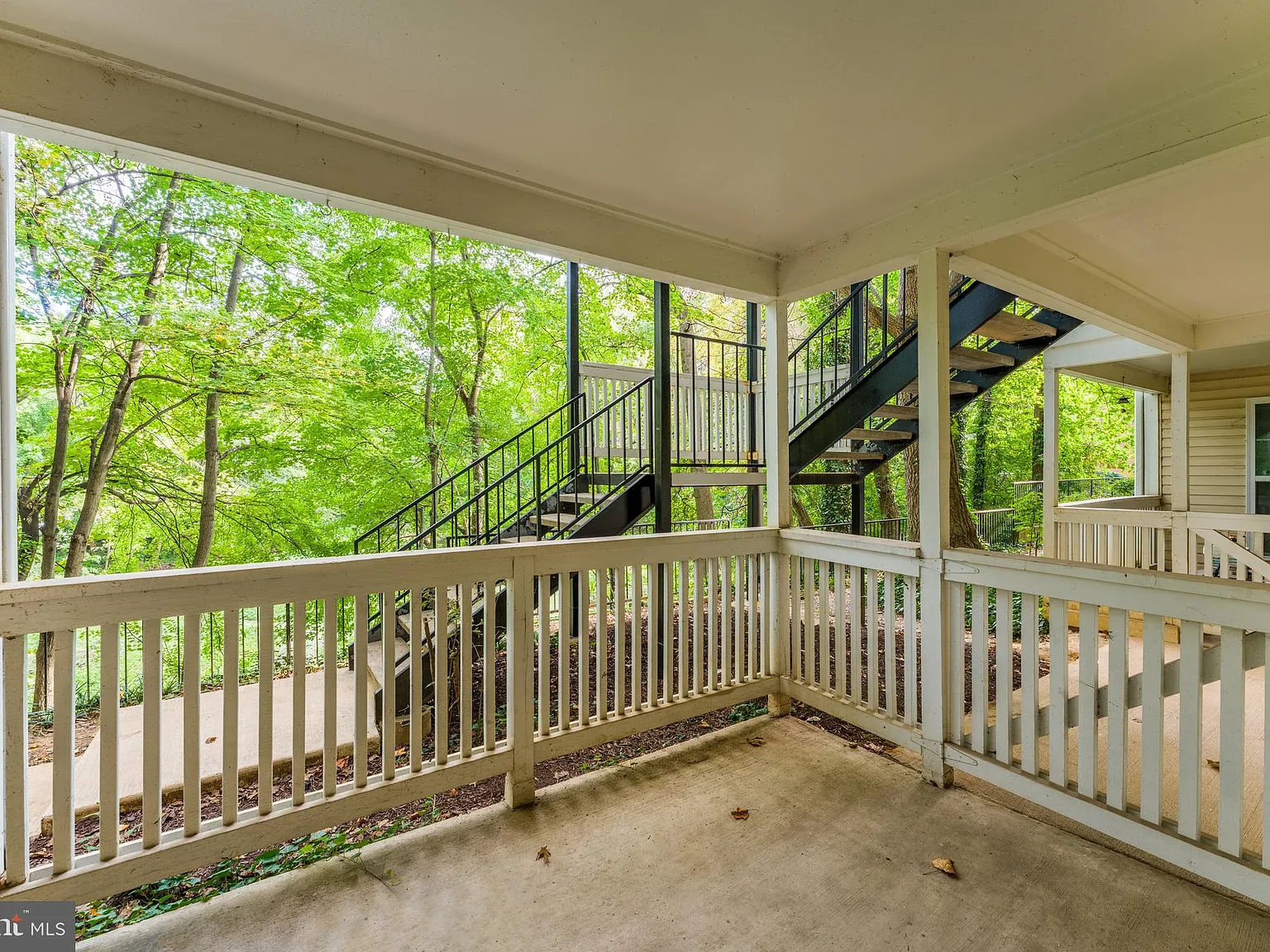 2 bed, 2.0 bath, 1050 sqft, $2,900 — Photo 2