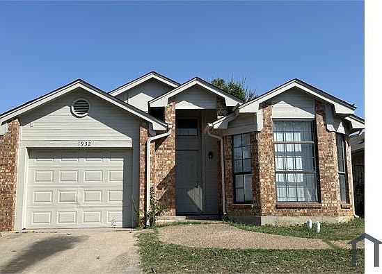 1st image of 1932 Woodhall Way