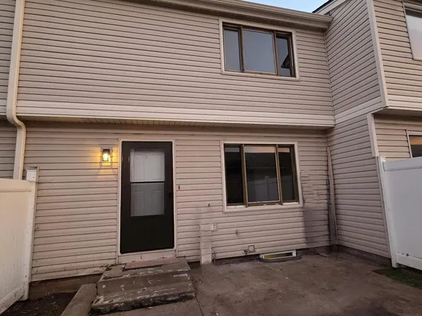 7682 Hampshire Ave N, Brooklyn Park, MN 55428