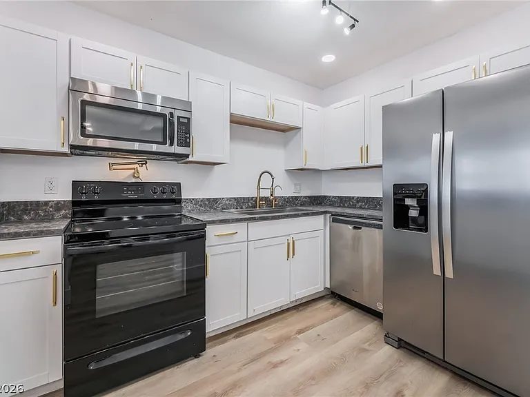 1610 E Ogden Ave — Photo 12