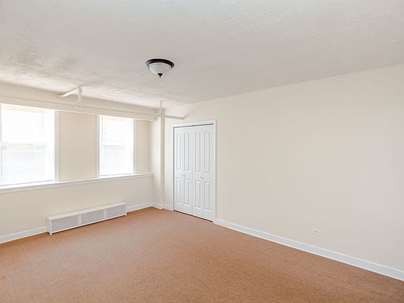 3rd image of 5423 W Montrose Ave #5423