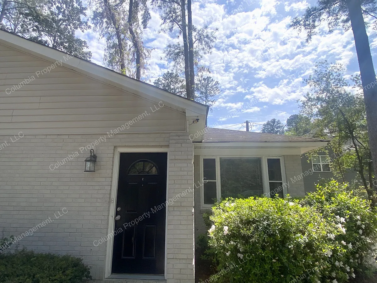Building Photo - 517 Deerwood St #C