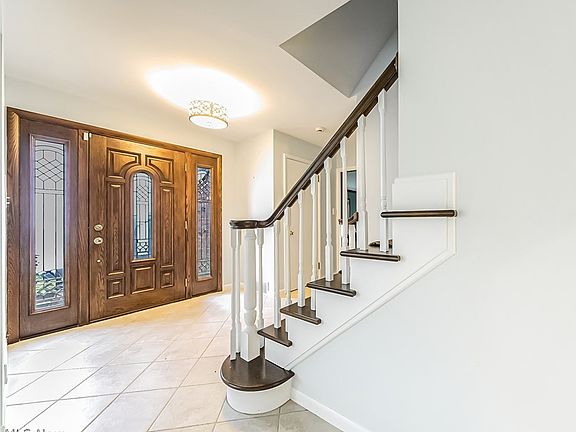 3rd image of 28099 Gates Mills Blvd