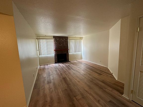 5th image of 16047 Haynes St #105