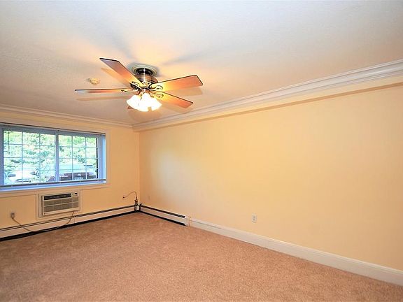 5th image of 135 Grove St APT 117