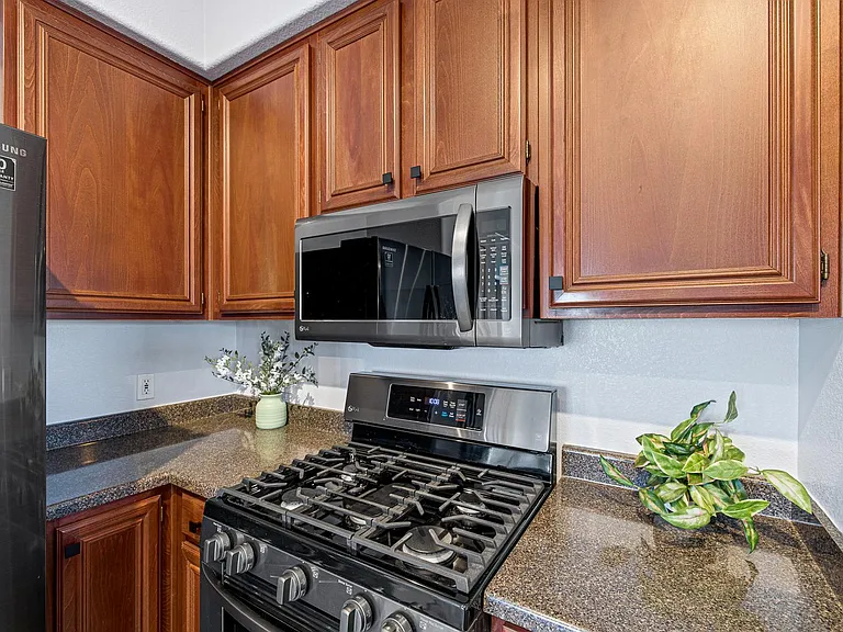 10245 S Maryland Pkwy #225 — Photo 8