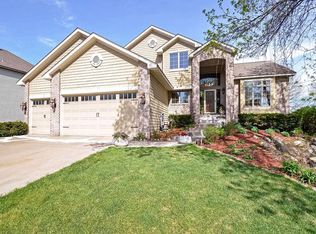 8773 Stratford Xing N, Brooklyn Park, MN 55443