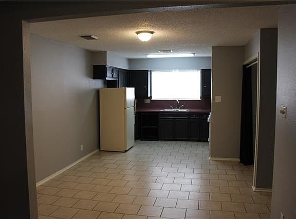 3rd image of 1204 Melbourne Ln