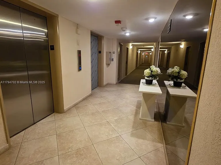 9225 Collins Ave #1409 — Photo 36