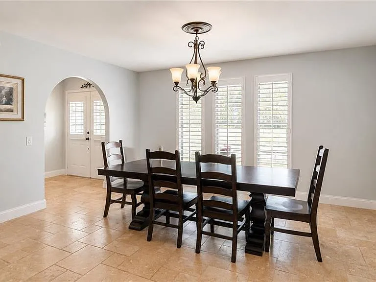 1089 Nottingham Dr — Photo 5
