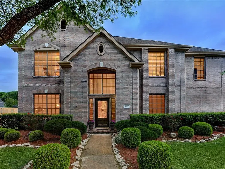 1214 Peregrine Dr — Photo 2