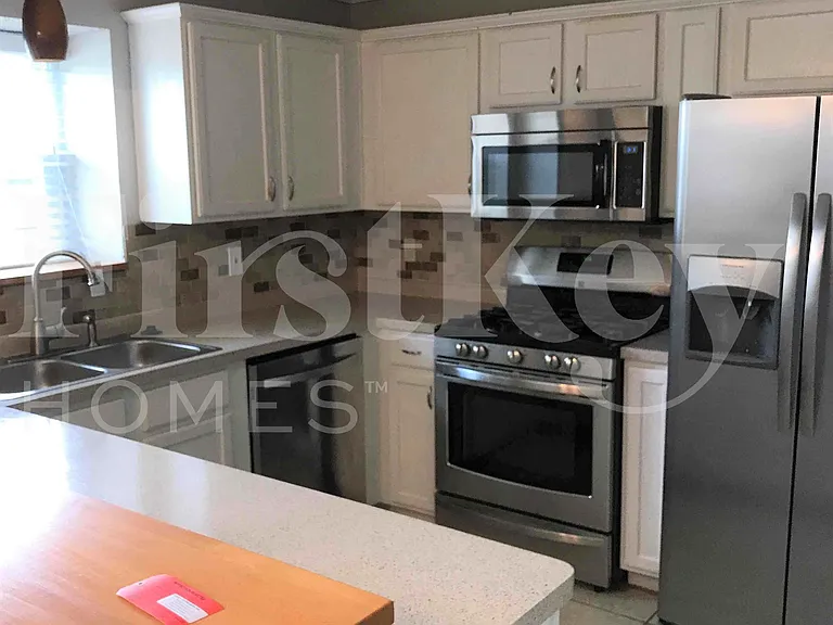 1027 Sea Shell Dr — Photo 4