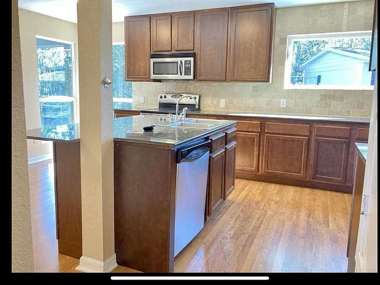 3102 Las Brisas Dr — Photo 6