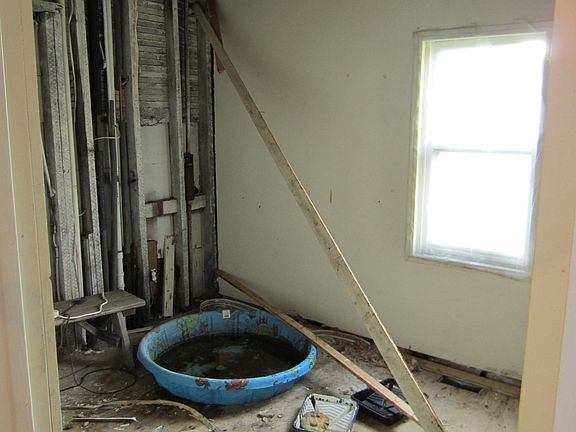 leaks from up bathtub