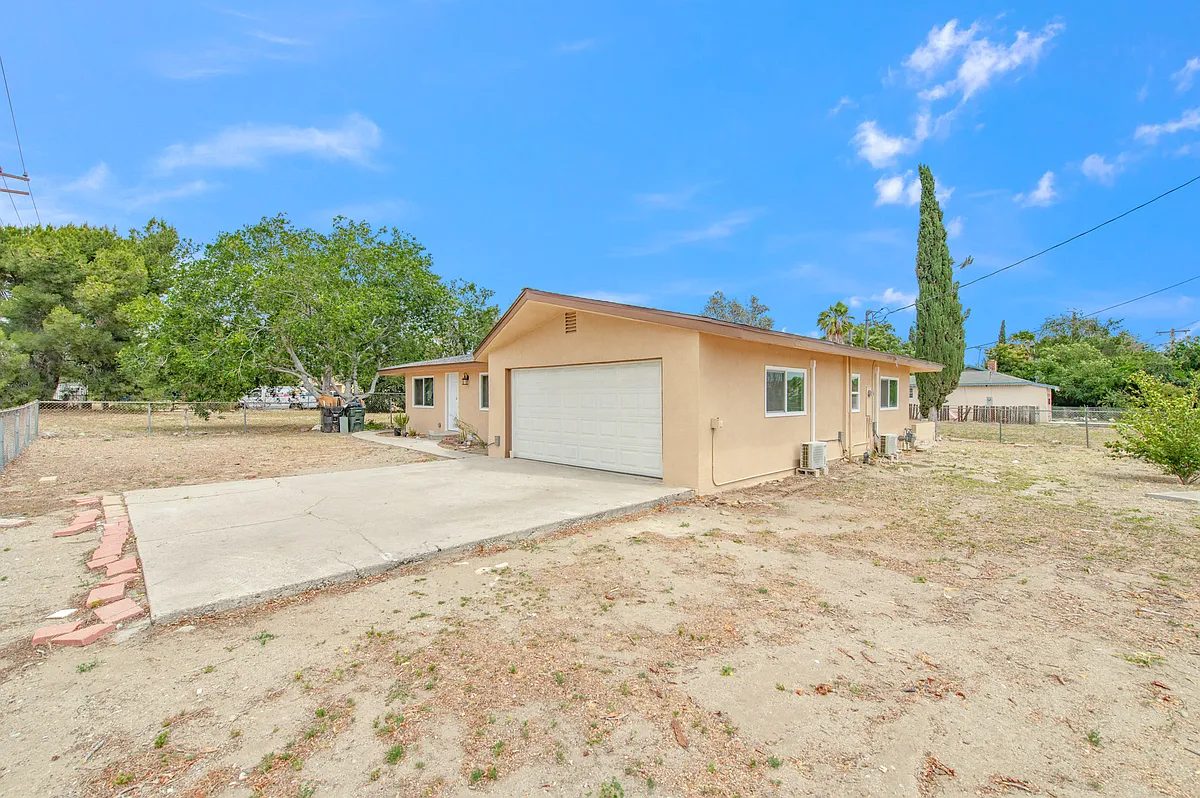 Building Photo - 7539 Palmetto Ave #1