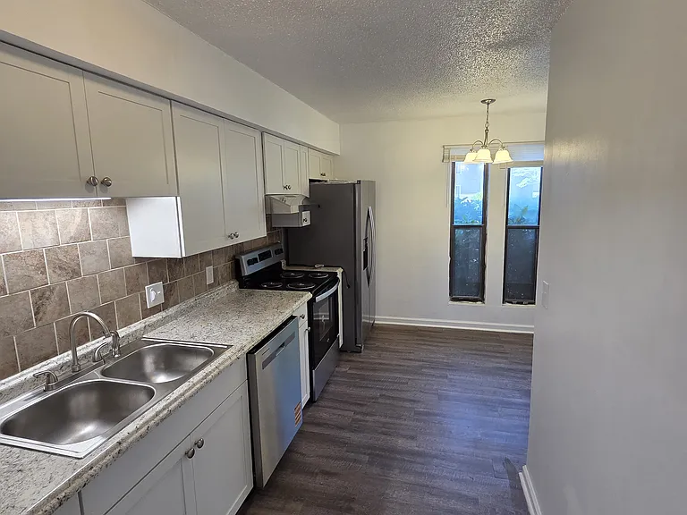 3757 Heathrow Dr — Photo 33