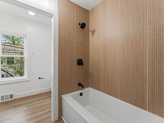 5th image of 8534 Orchard Ave