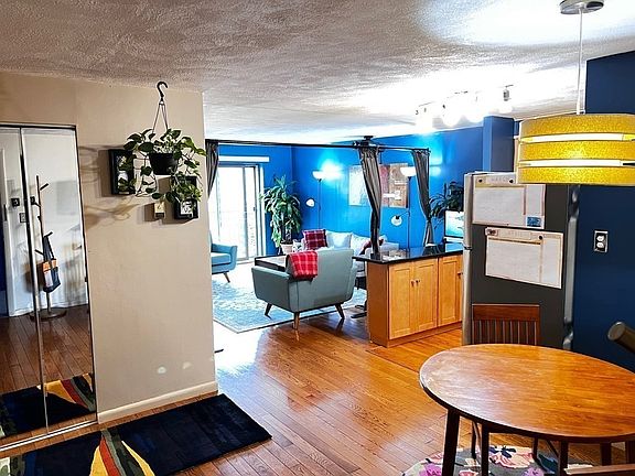 4th image of 400 Governors Dr APT 33