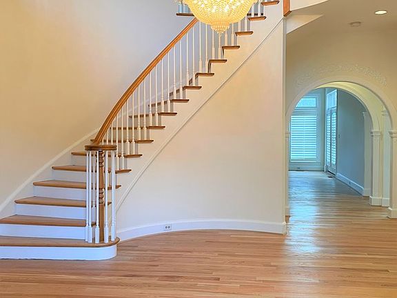 5th image of 9 Alloway Ct