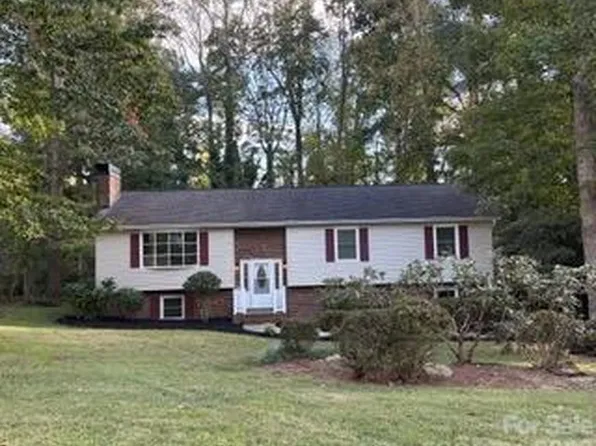 210 Faye Ct, King, NC 27021