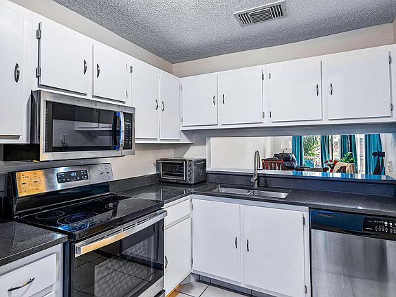 3rd image of 107 Oakwood Drive