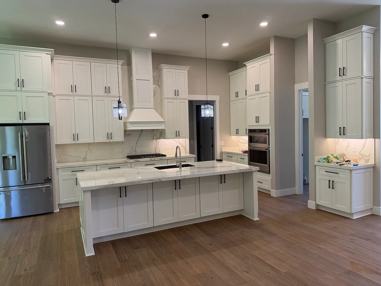 3 bed, 3.5 bath, 2648 sqft, $6,450 — Photo 3