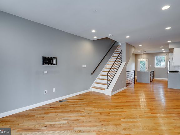 5th image of 2072 E Letterly St