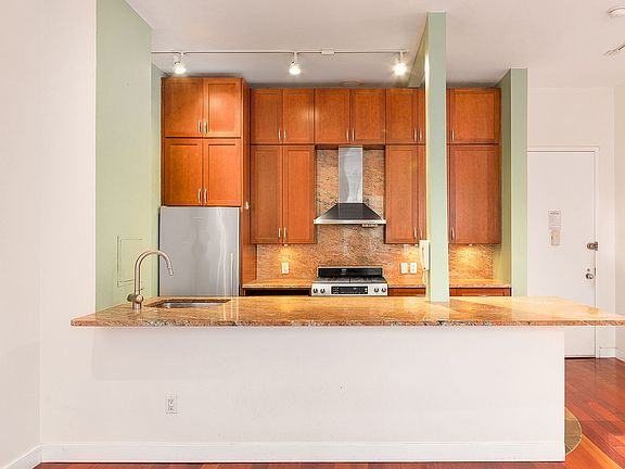 3rd image of 250 S End Ave #2A