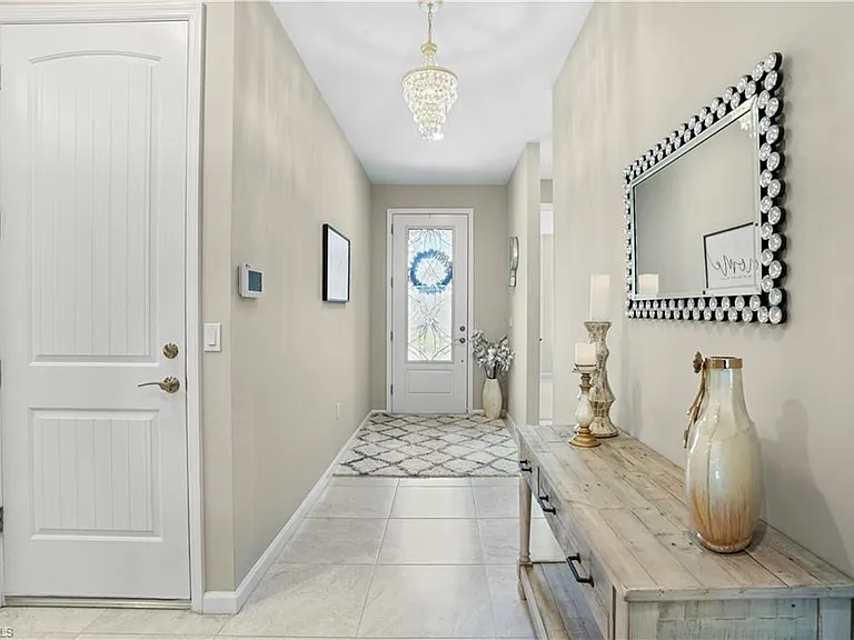 2077 Hamlin St — Photo 3