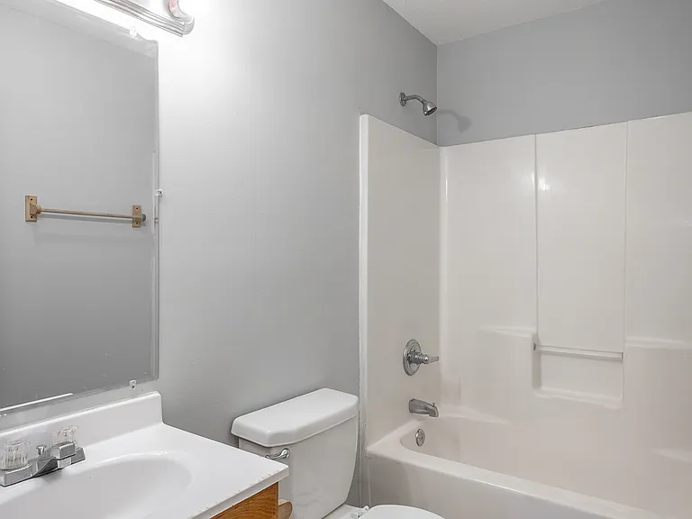 1621 Oak St — Photo 8