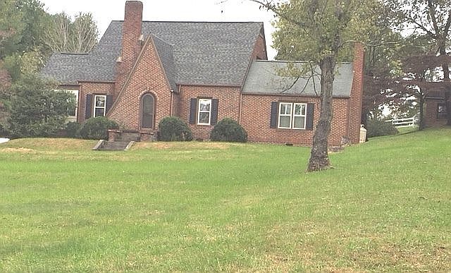 2nd image of 124 Brownstone Ln