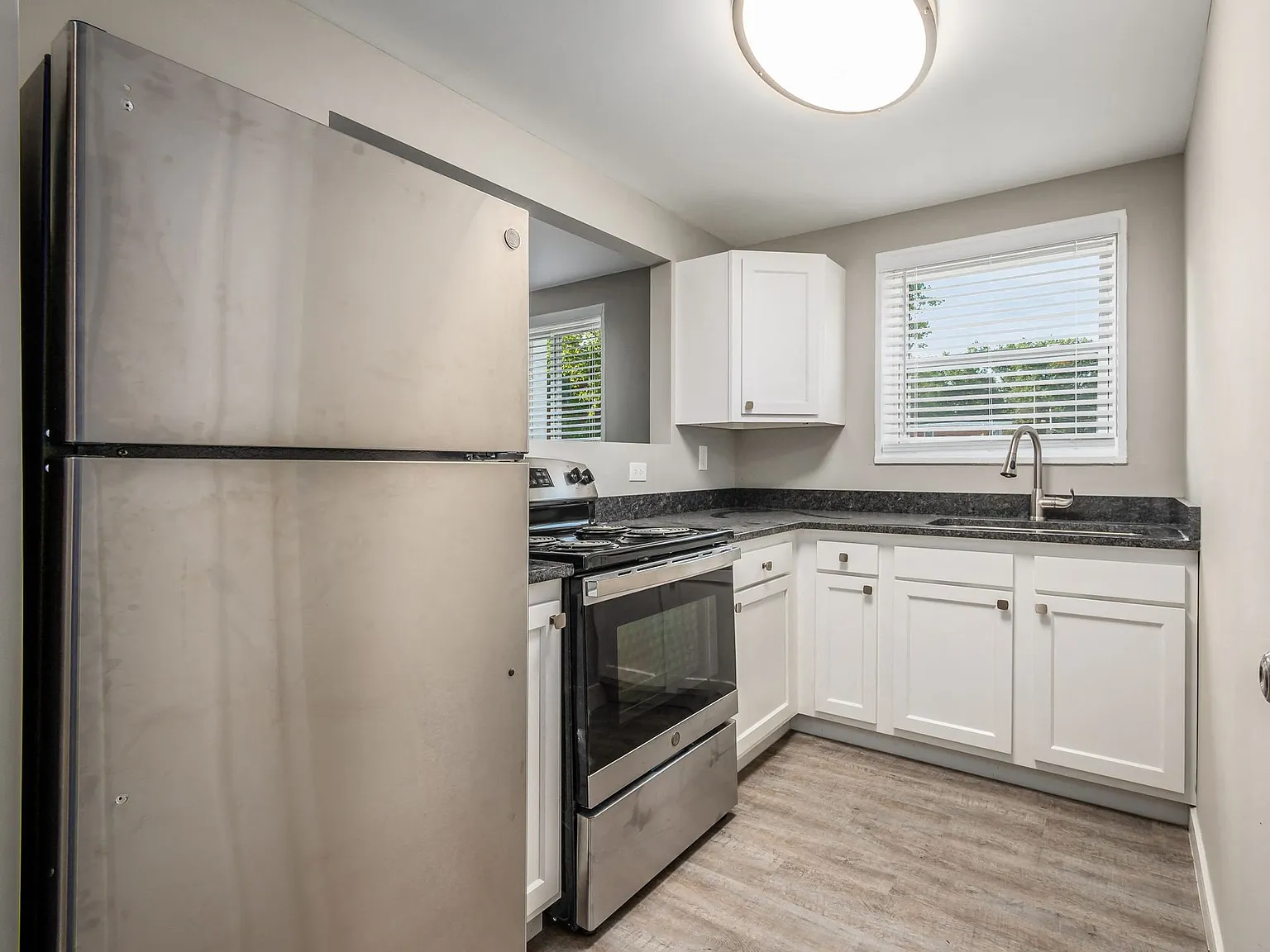 Columbus Park Apartments — Photo 1