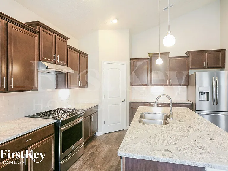 6612 Laurelwood Dr — Photo 5