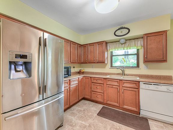 4th image of 1921 Hurstgreen Dr