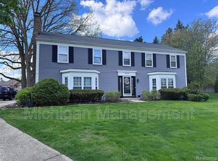 5203 Forestdale Ct, West Bloomfield, MI 48322