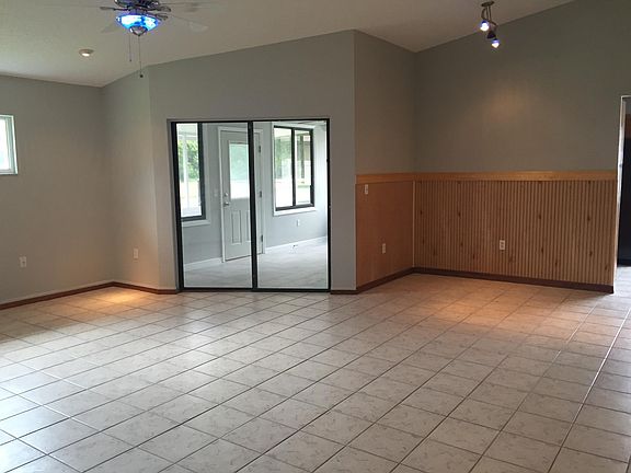 4th image of 2932 Theresa Dr