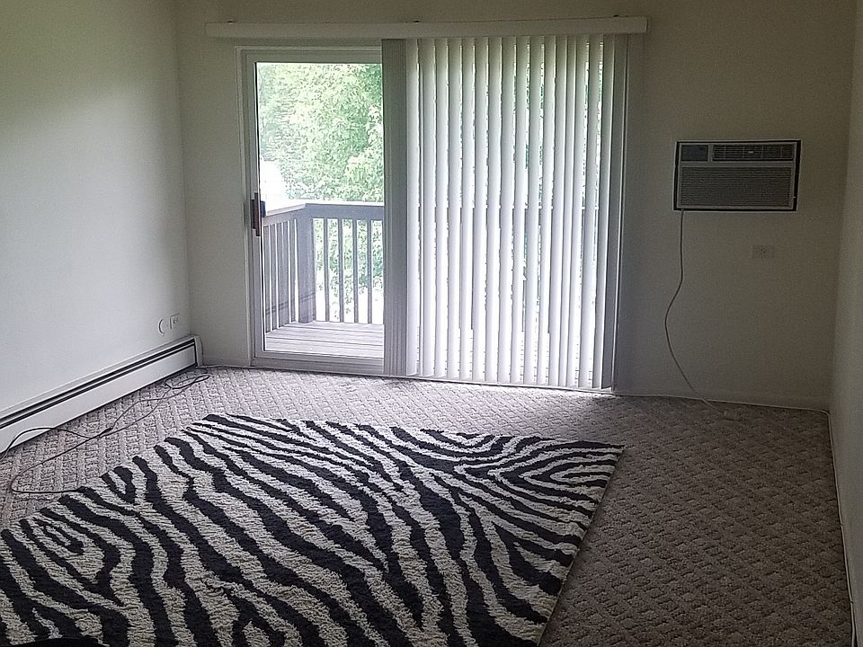 2nd image of 200 Willow Ln APT C212