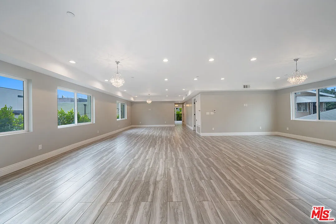 2 bed, 2.5 bath, 2200 sqft, $4,495 — Photo 3