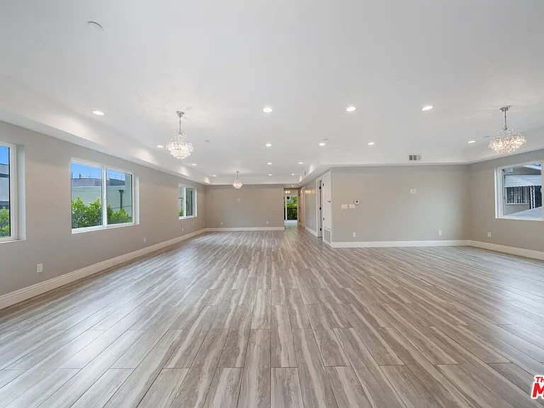 1357 Seward St — Photo 3